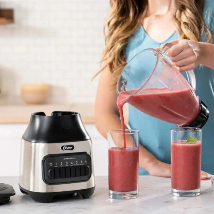 Licuadora Oster BLSTPEG-NPB-053 de 6 Velocidades y Vaso Vidrio