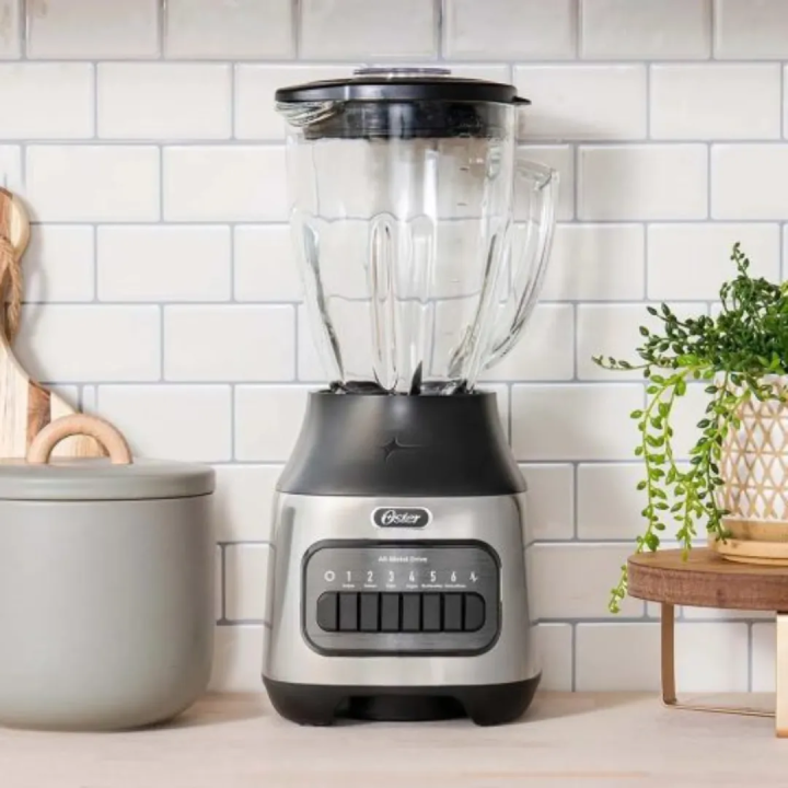 Licuadora Oster BLSTPEG-NPB-053 de 6 Velocidades y Vaso Vidrio