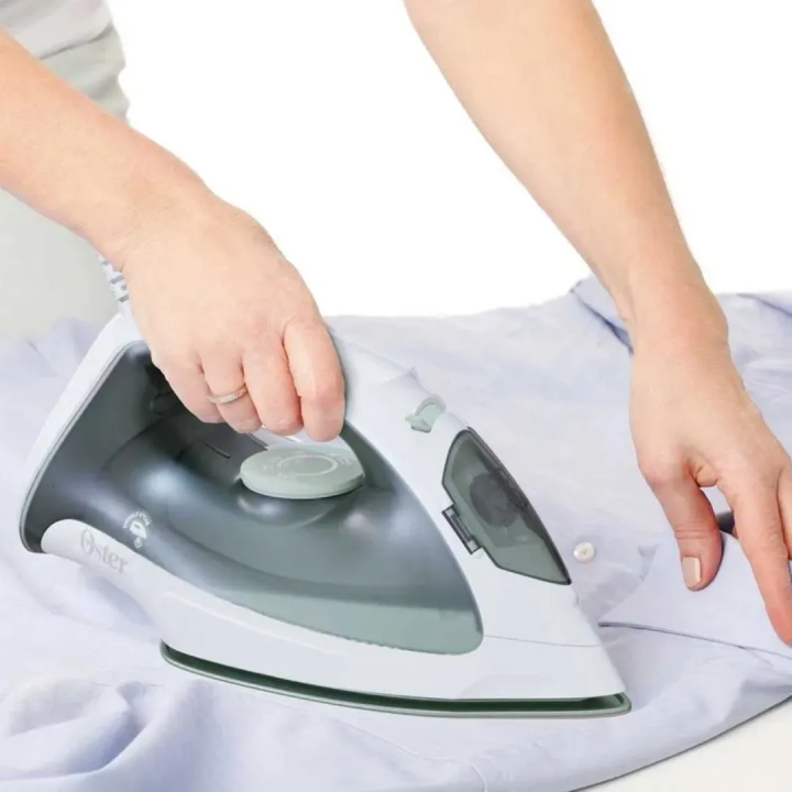 Plancha de Vapor Ligera Oster GCSTBS3802-053 | Jared
